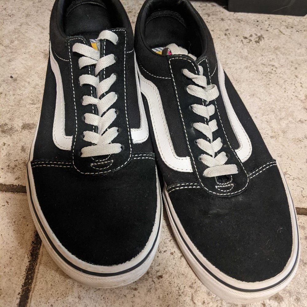 Black Old Skool Vans low top (Size 8)